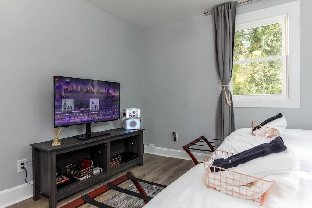 West End Bungalow Perfect To Work, Play, & Escape Atlanta Luaran gambar
