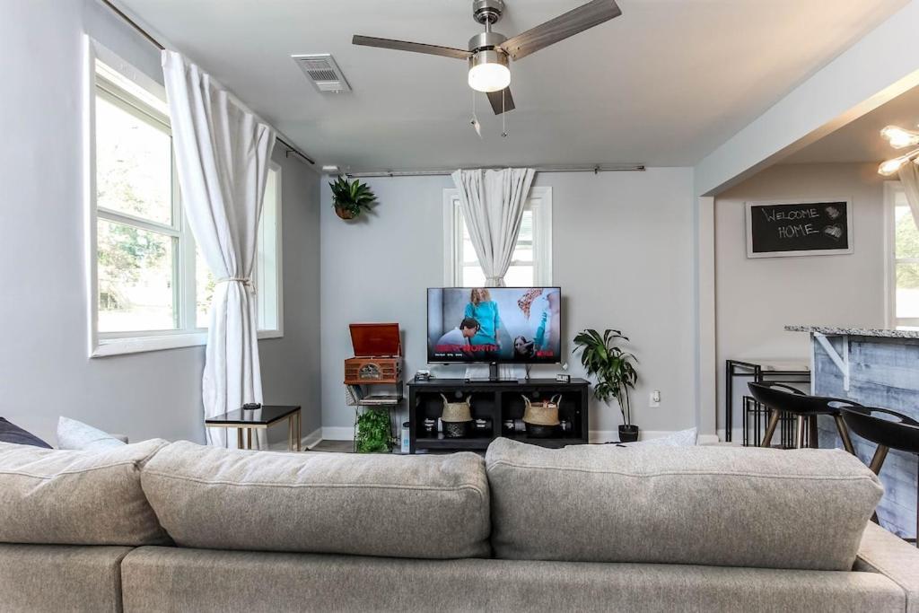 West End Bungalow Perfect To Work, Play, & Escape Atlanta Luaran gambar