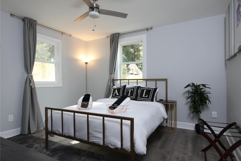 West End Bungalow Perfect To Work, Play, & Escape Atlanta Luaran gambar